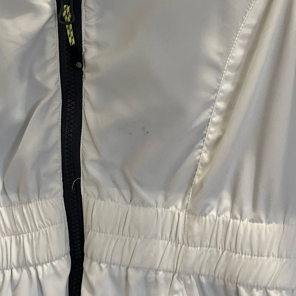 Mondetta Performance Gear: Raincoat/Windbreaker - image 7